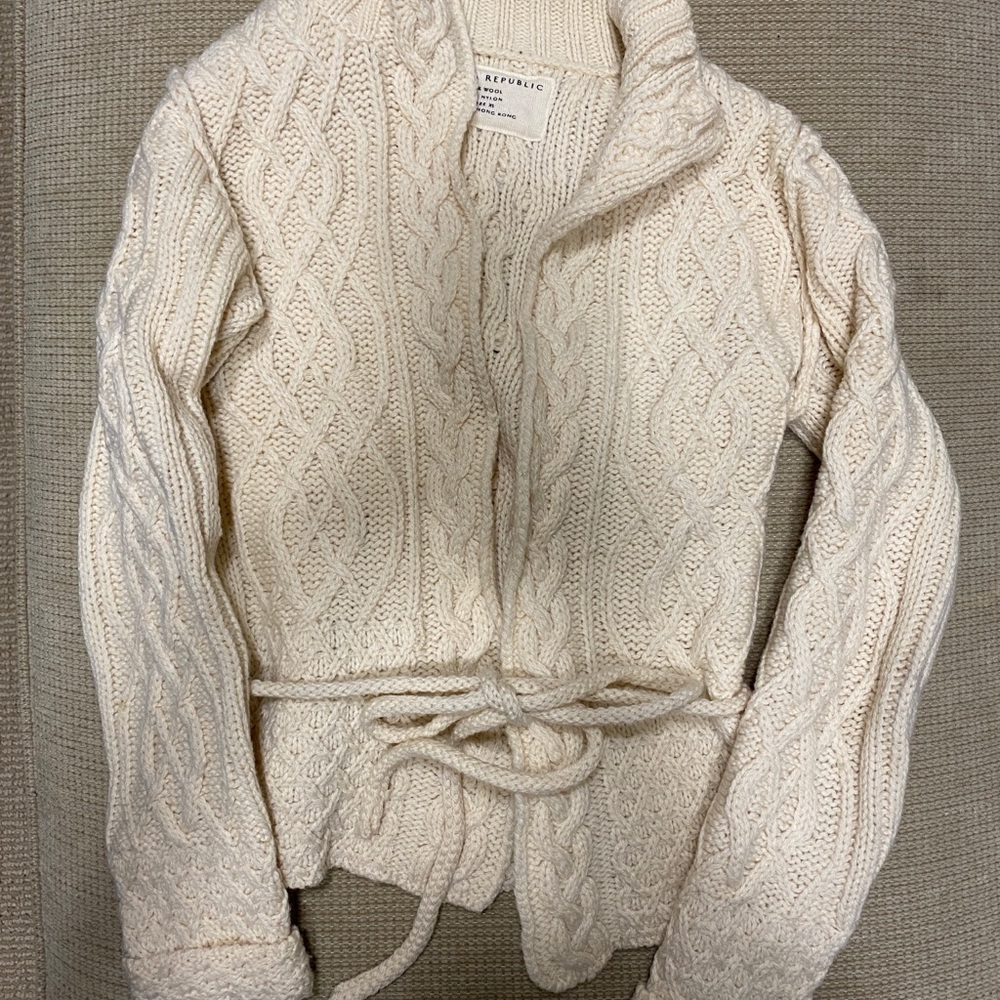 Banana Republic cream colored cardigan